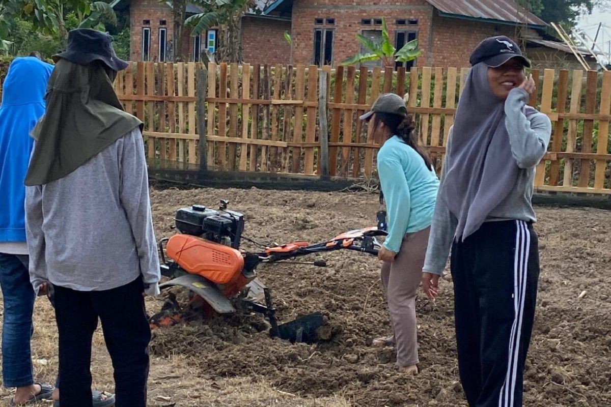 Mahasiswa Unja implementasi teknologi hand traktor mini