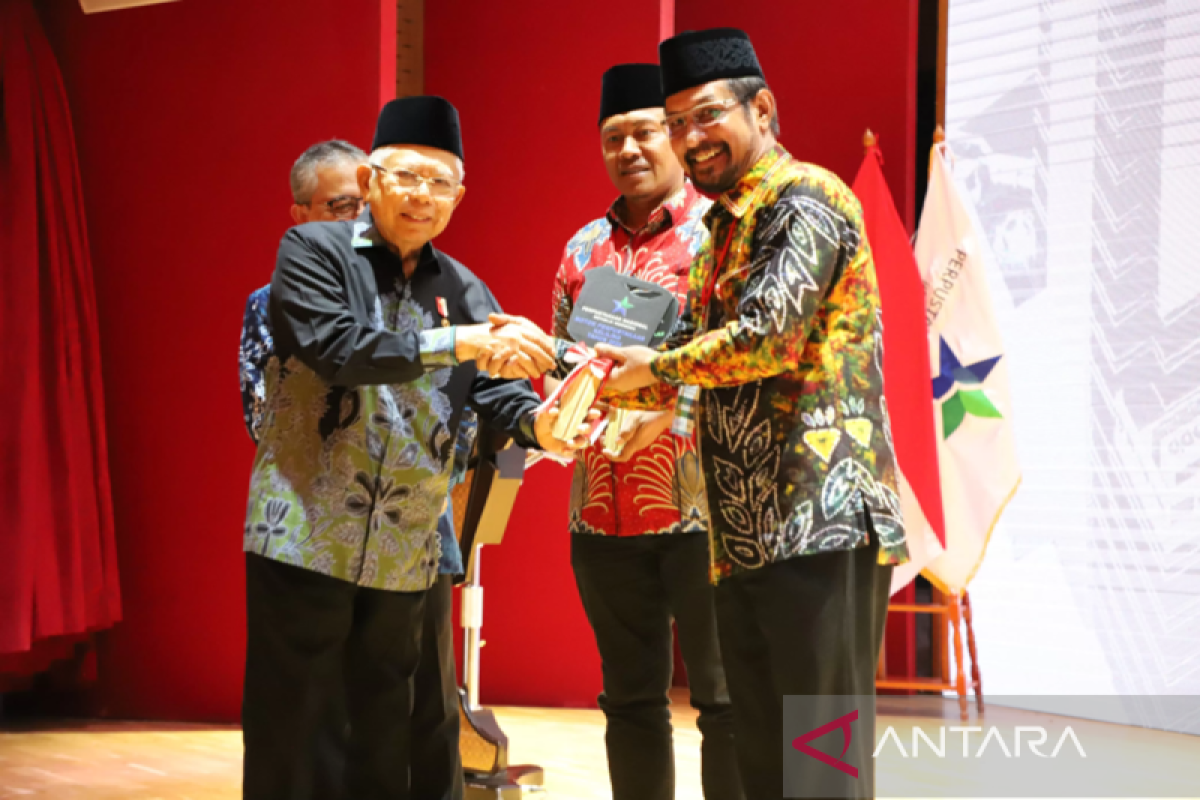 Hari Buku Nasional Wapres RI KH Ma'ruf Amin Serahkan Motor Perpustakaan Keliling ke Pj Bupati HSU Zakly Asswan