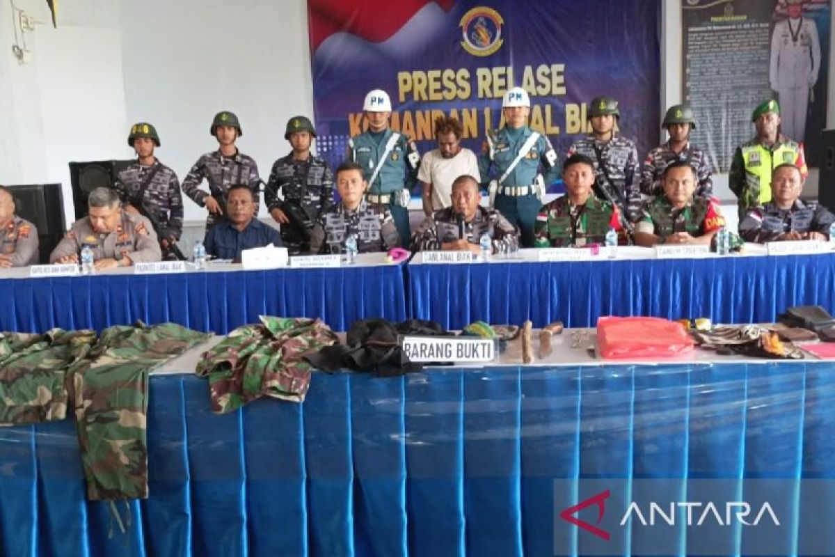 Prajurit TNI AL tangkap anggota TPNPB di Pulau Mapia Supiori