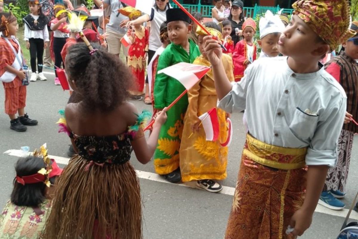 6.500 pelajar SD Biak meriahkan Parade Kebangsaan HUT RI