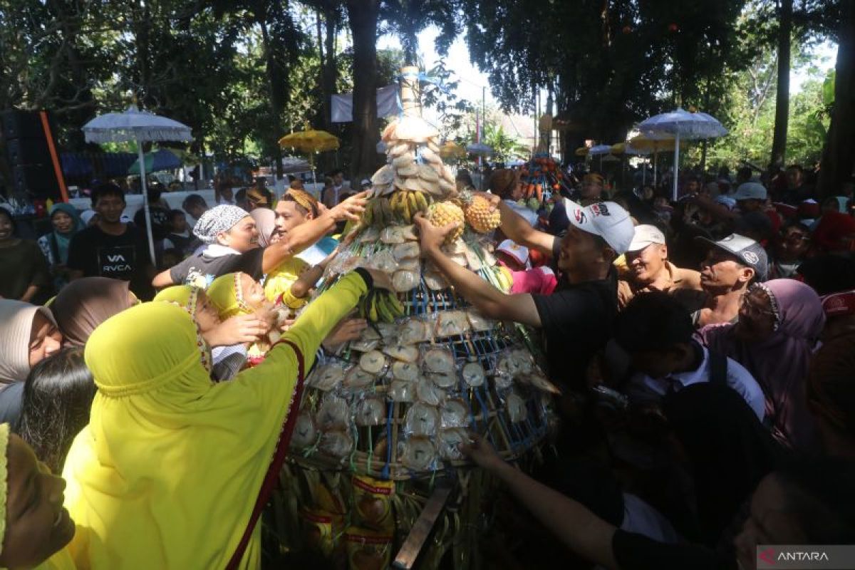 Tradisi ziarah Punden Prabu Anom Kediri