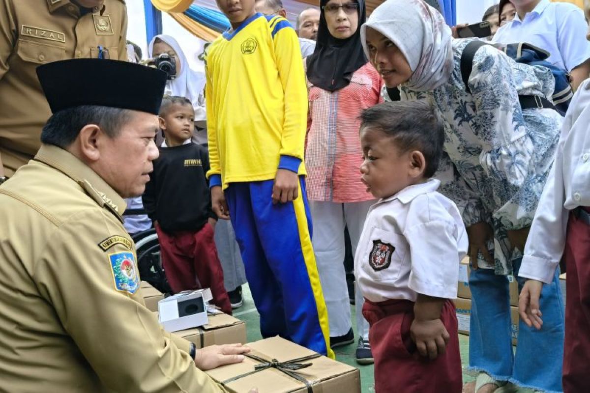 Pemprov Jambi salurkan bantuan biaya pendidikan bagi 552 siswa di Merangin