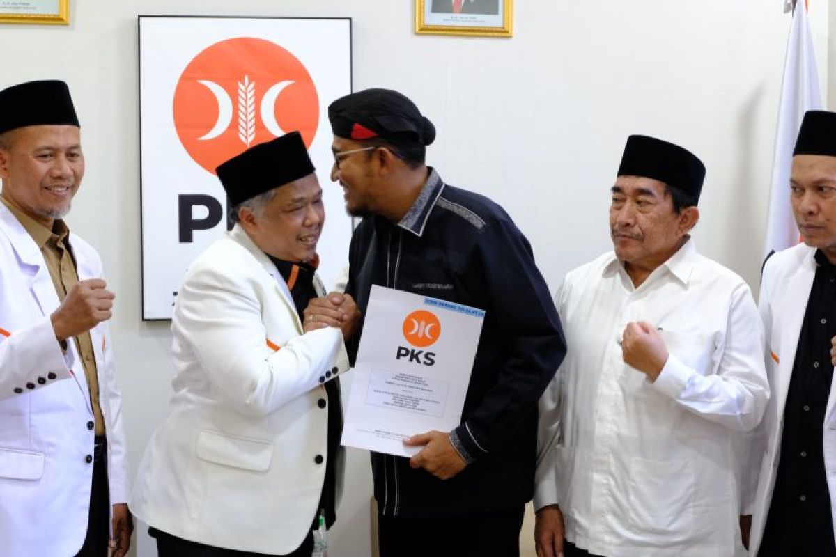 PKS Jatim serahkan SK DPP untuk bacakada Madiun dan Sumenep