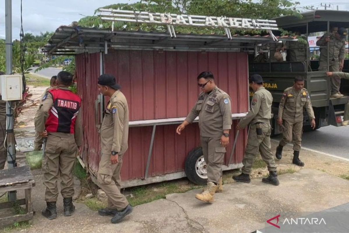 Pemkot Kendari tertibkan PKL yang langgar Perda