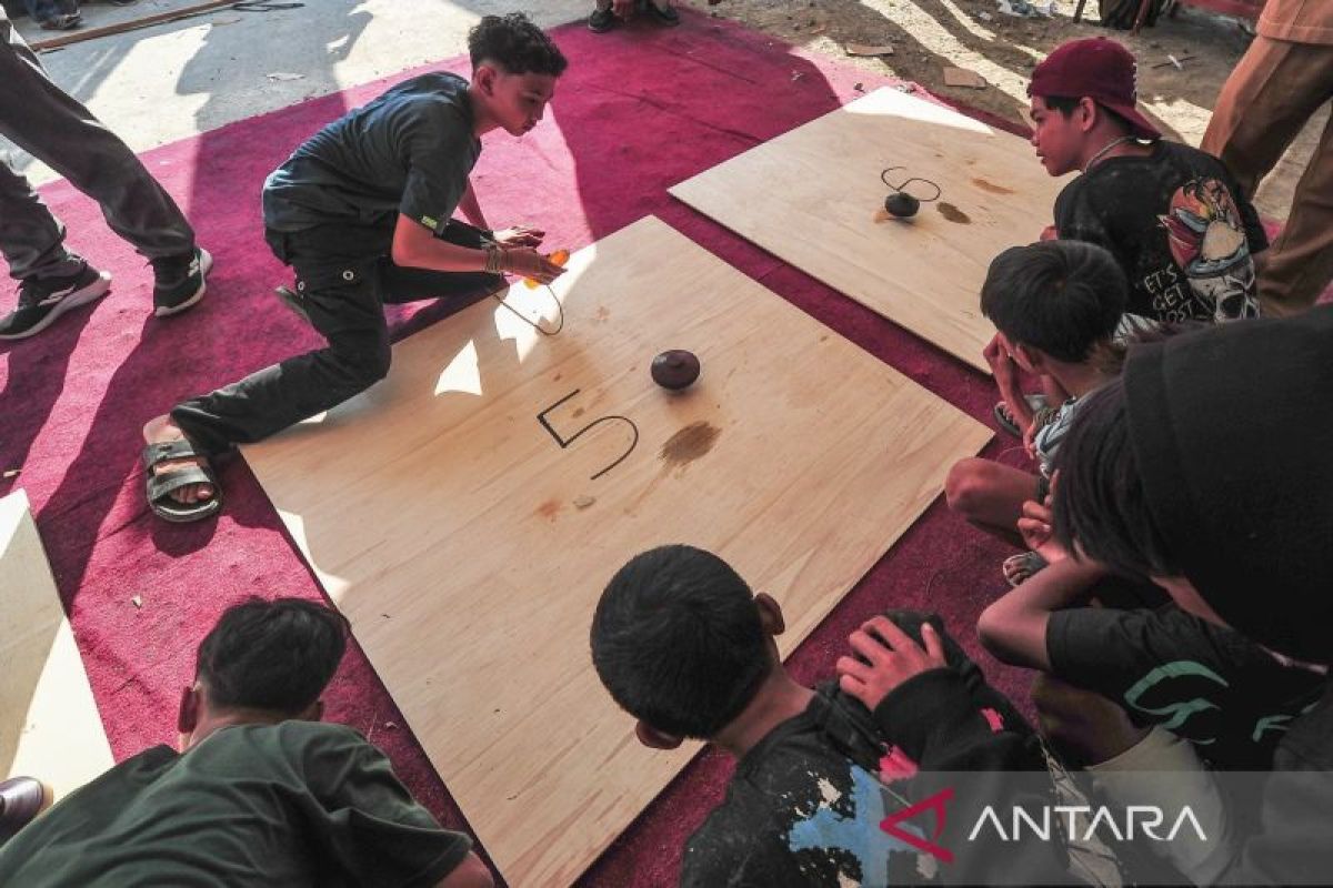 Melihat serunya festival gasing di Jambi - ANTARA News