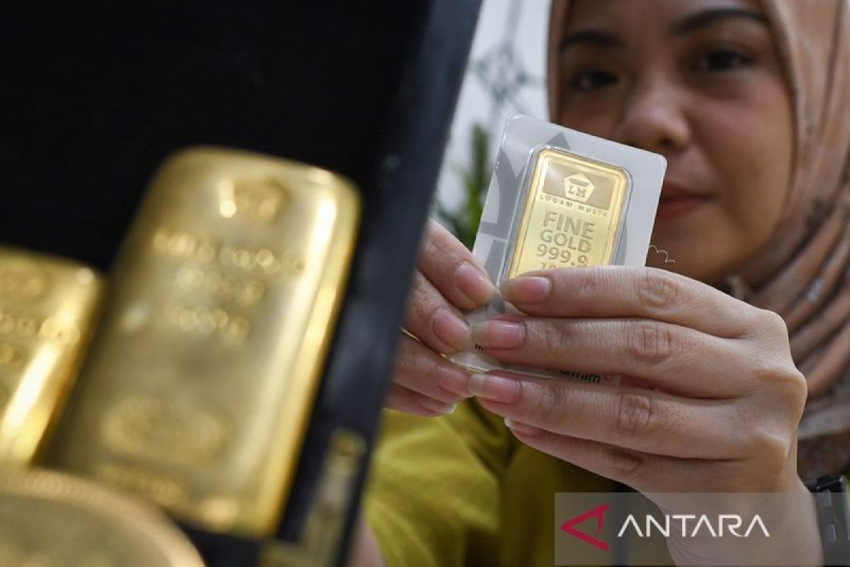 Harga emas Antam Senin merosot lagi