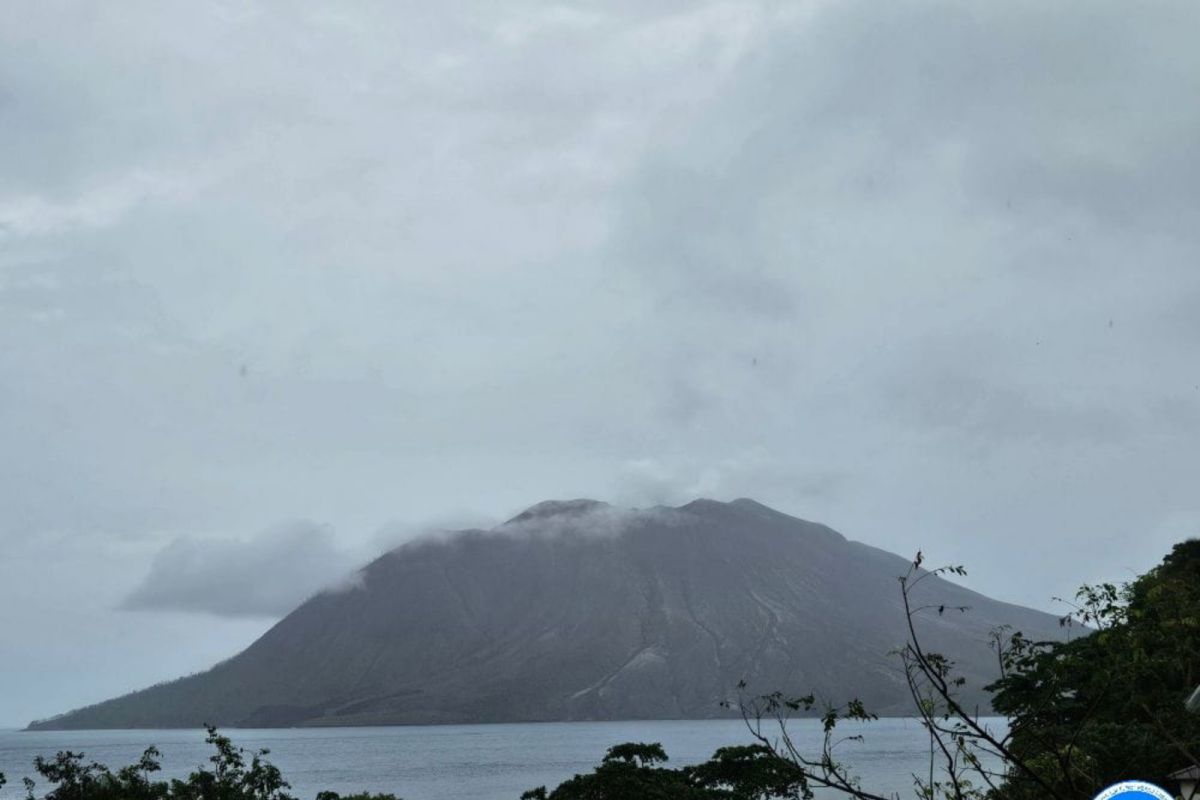 Badan Geologi catat 20 kali gempa embusan Gunung Ruang