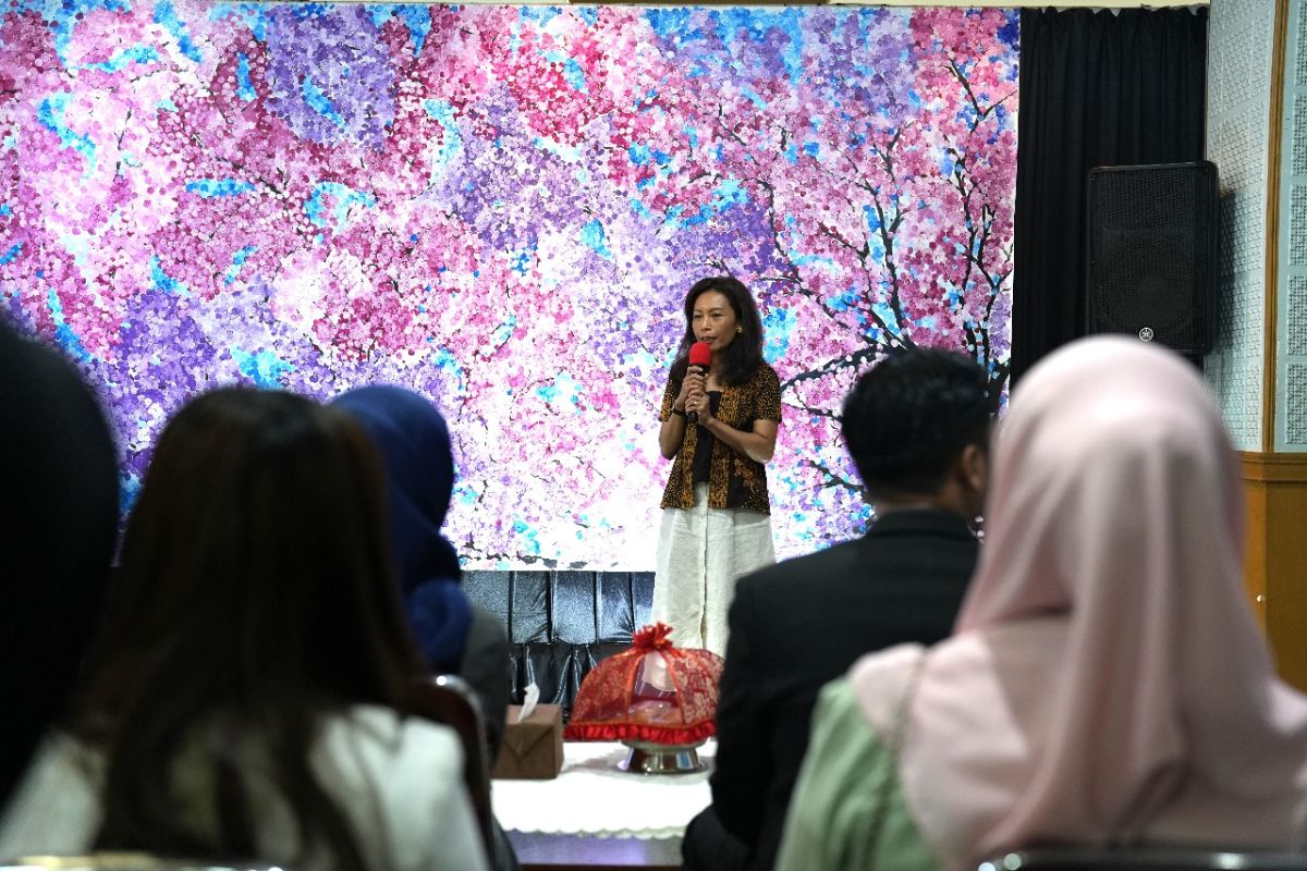 Unhas hadirkan pameran lukisan tunggal "Warna Rosi"