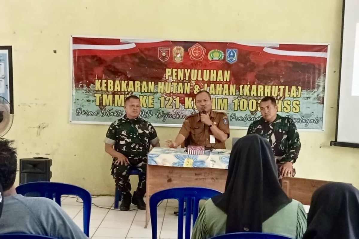 Kodim-Pemkab HSS edukasi warga di 3T terkait larangan bakar lahan