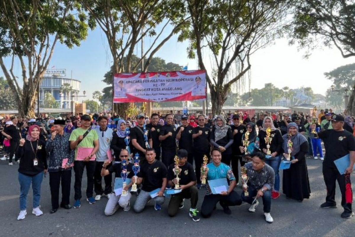 Peringati Hari Koperasi, Bank Jateng ikuti gerak jalan di Kota Magelang