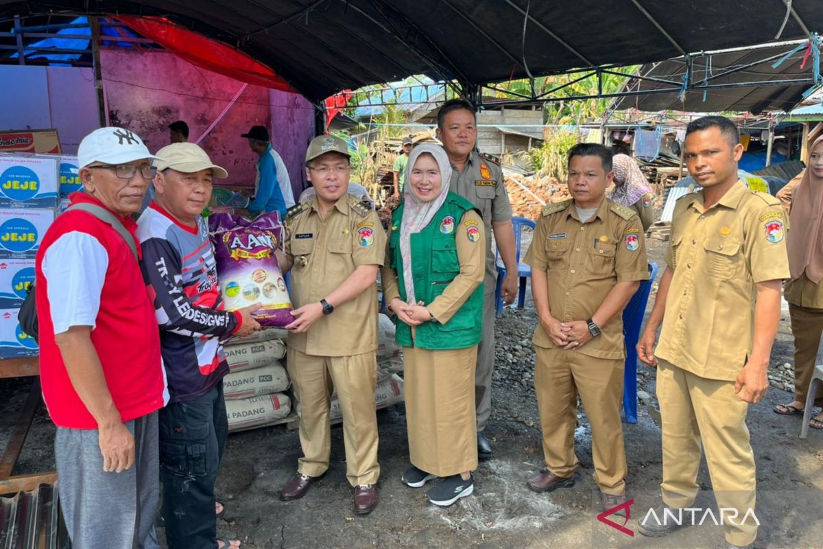 Bupati Mukomuko berikan bantuan untuk korban kebakaran, material bangunan dan sembako disalurkan