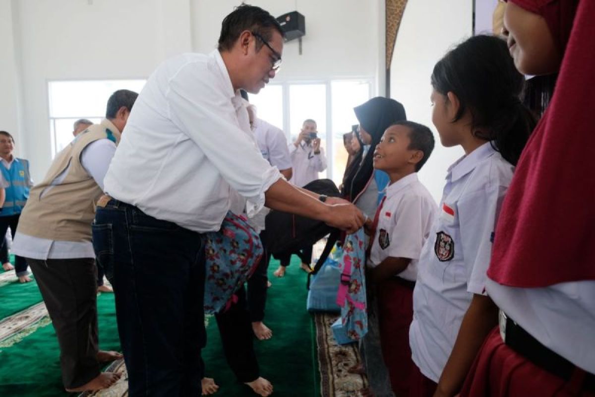 YBM PLN salurkan bantuan pada anak yatim di Banggai Sulteng