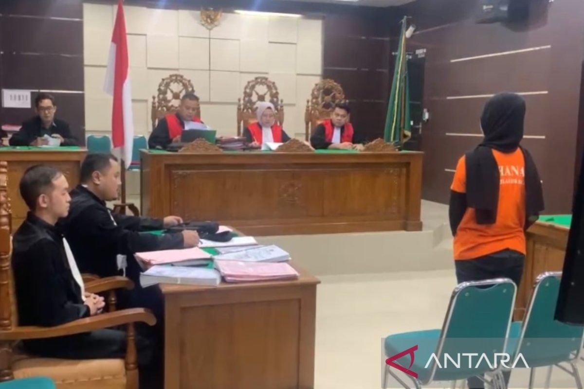 Hakim vonis tiga tahun tiga bulan terdakwa istri potong kelamin suami