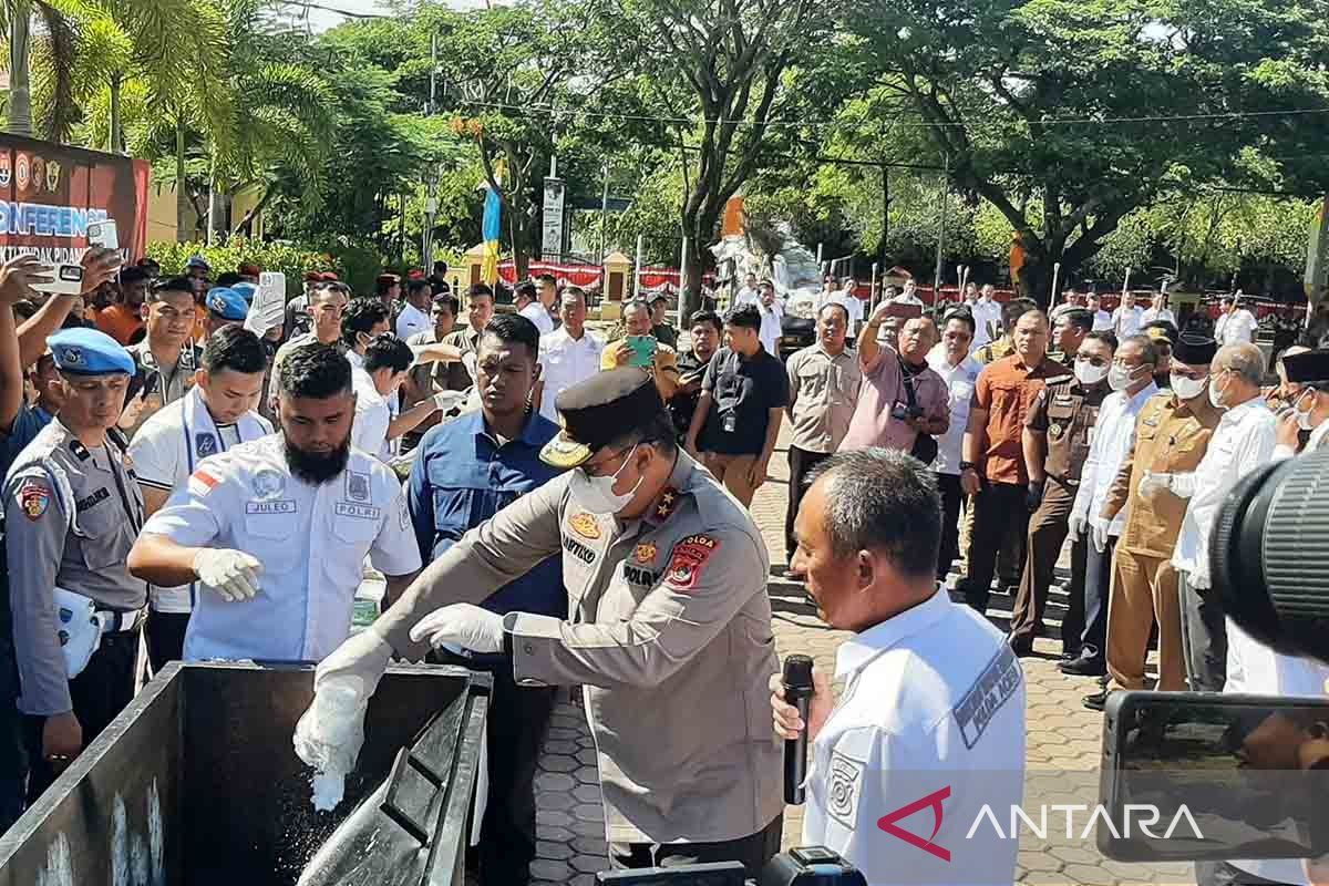 Polda Aceh musnahkan 1,2 ton ganja dan 226 kg sabu-sabu