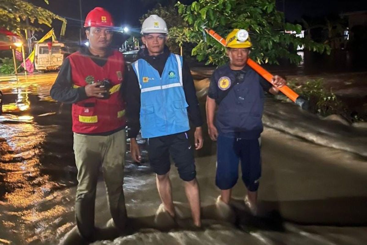 PLN pulihkan pasokan listrik terdampak banjir di Sidenreng Rappang Sulsel