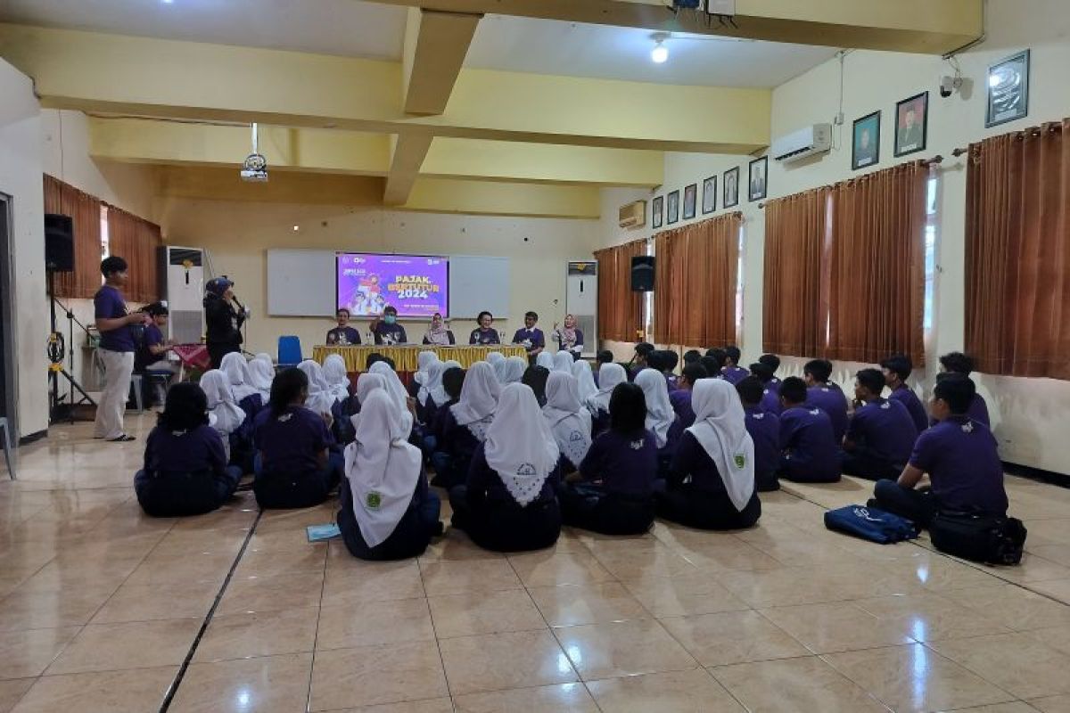 Kanwil DJP Jatim I beri edukasi pajak untuk siswa SMP Surabaya