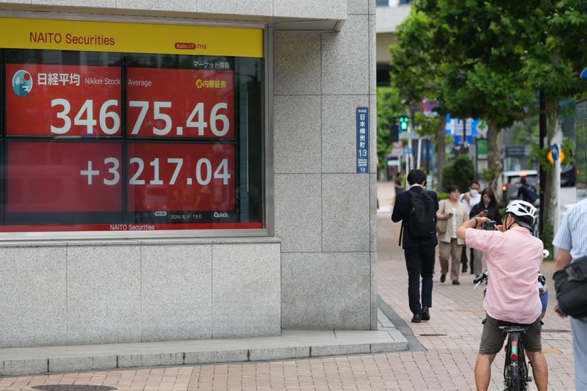 Saham Tokyo catat rebound  kenaikan satu hari terbesar dalam sejarah