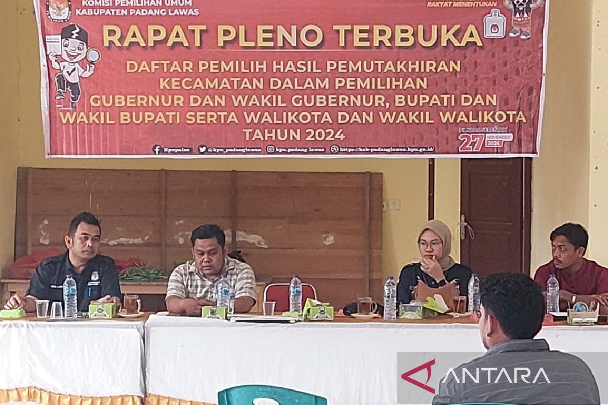 Rapat pleno rekapitulasi DPHP PPK di 2 Kecamatan di Palas digelar