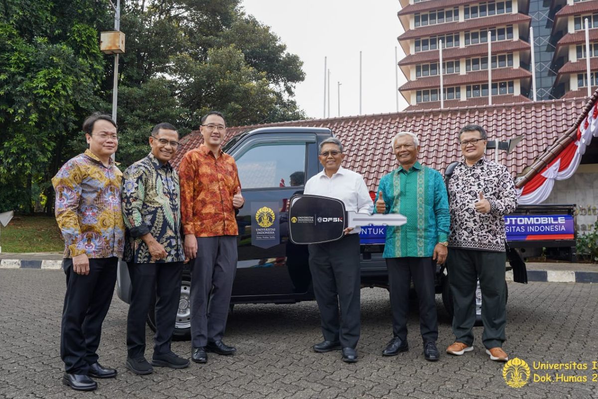 UI terima hibah mobil DFSK Super Cab dari PT Sokonindo Automobile