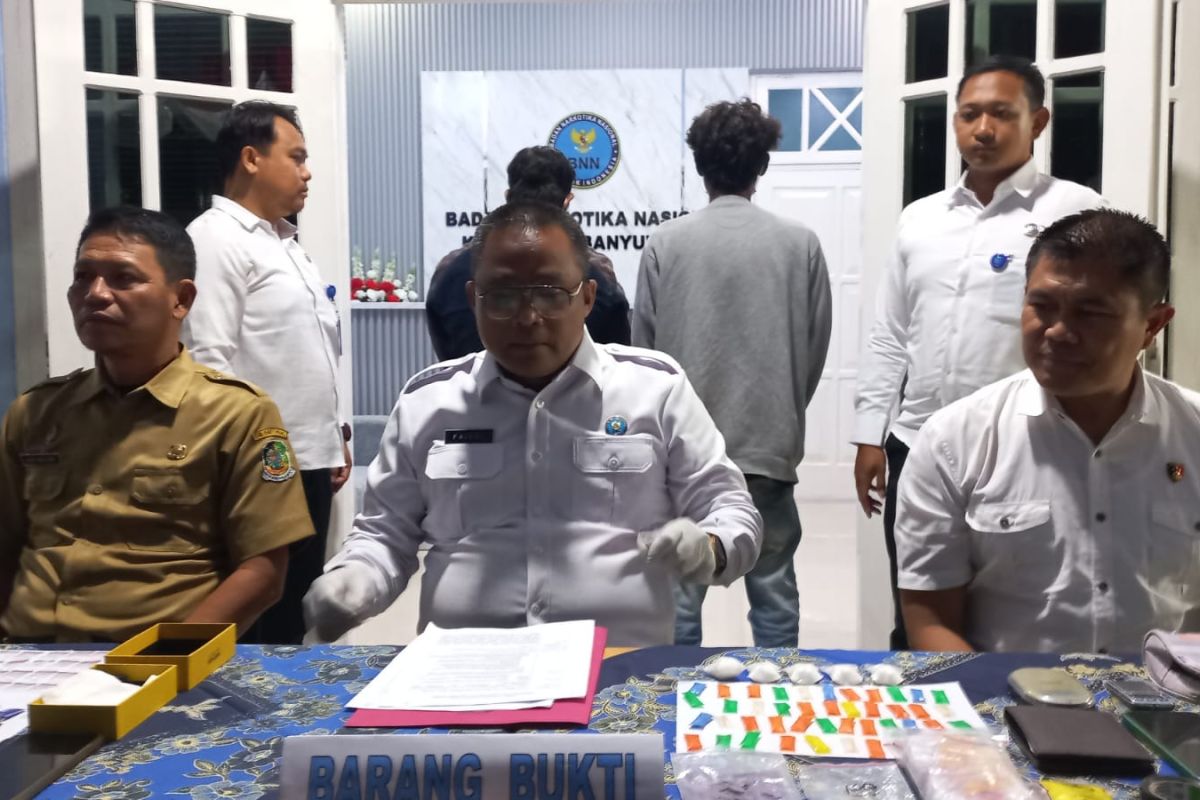 BNNK Banyuwangi tangkap pengedar kuasai 1,3 ons sabu