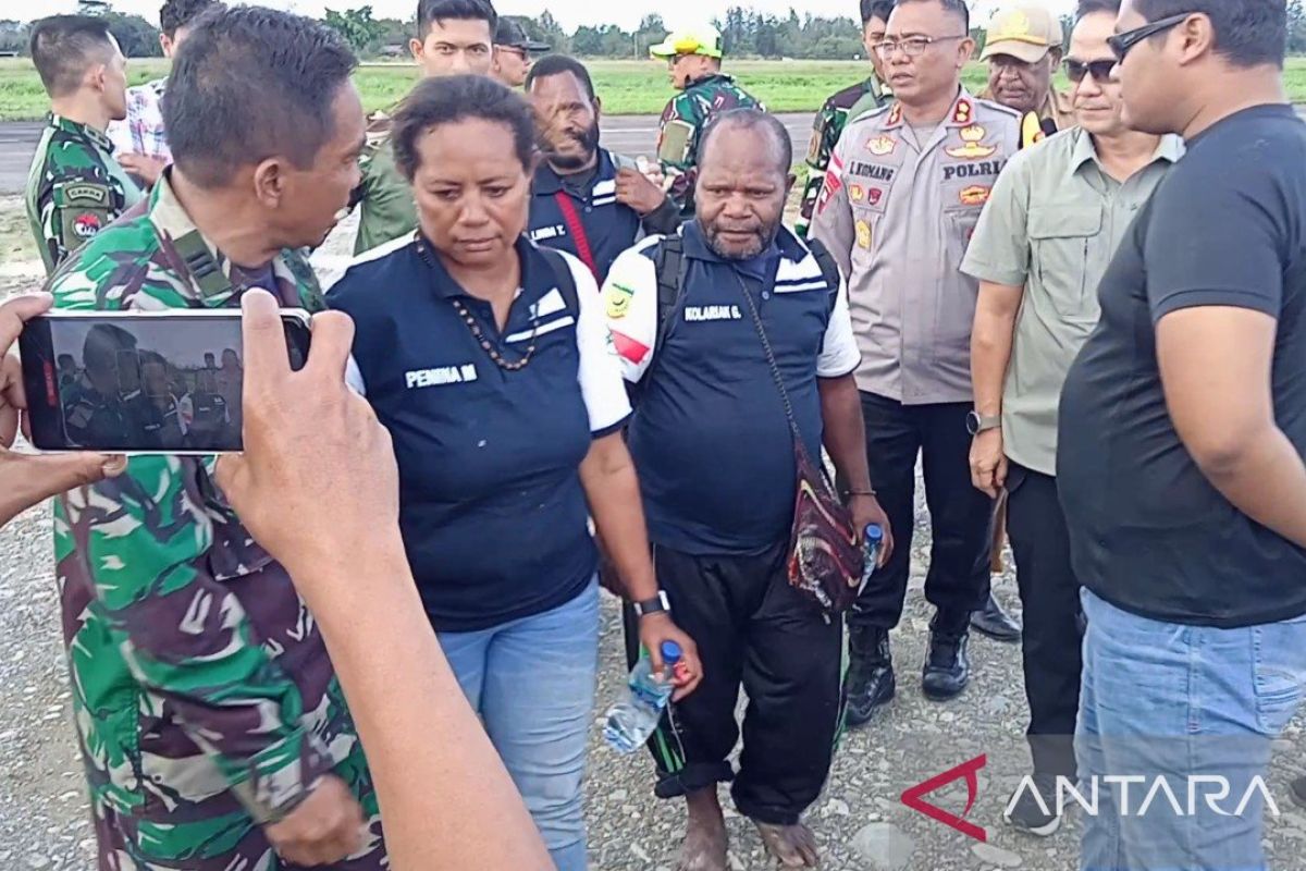 Satgas Damai Cartenz dan TNI berkomitmen jaga keamanan masyarakat