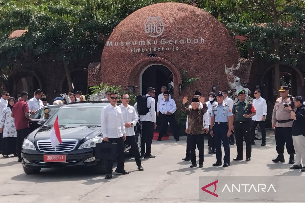 Ma'ruf Amin tinjau MuseumKu Gerabah Timbul Raharjo di Kasongan Bantul