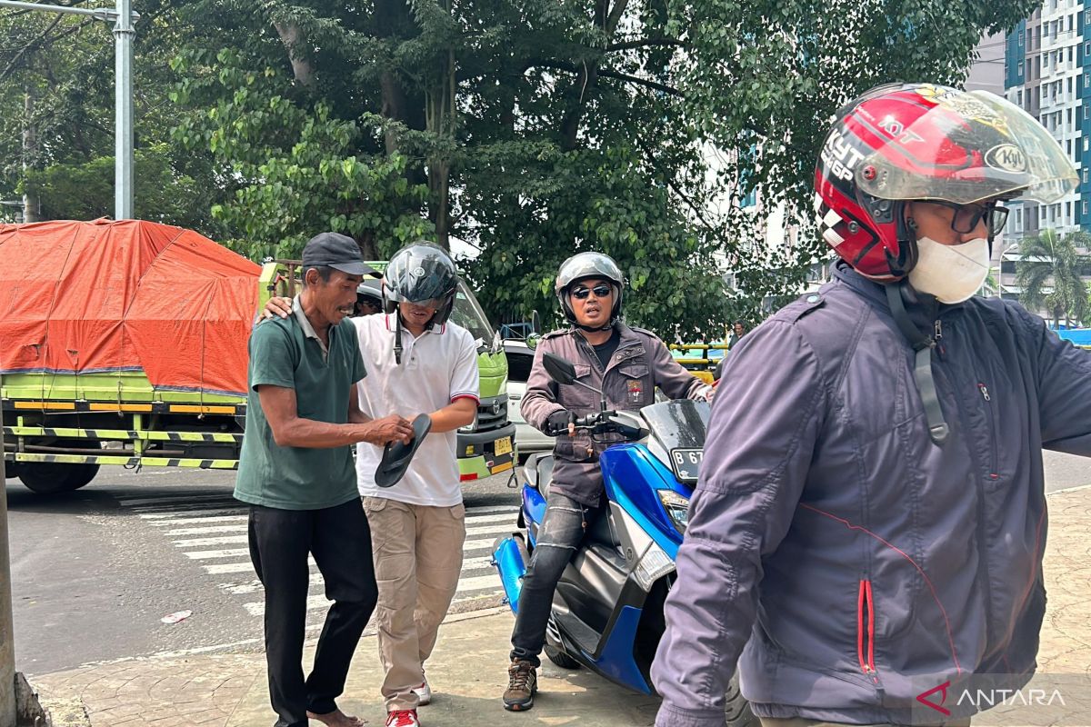 Satpol PP Jakbar merazia "Pak Ogah"