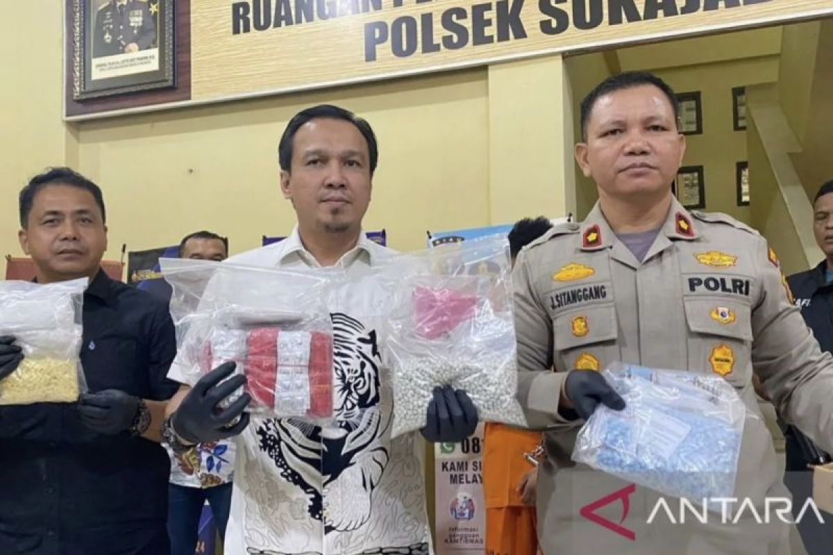 Polda Riau sita 5.055 butir pil ekstasi dari teman tersangka MP