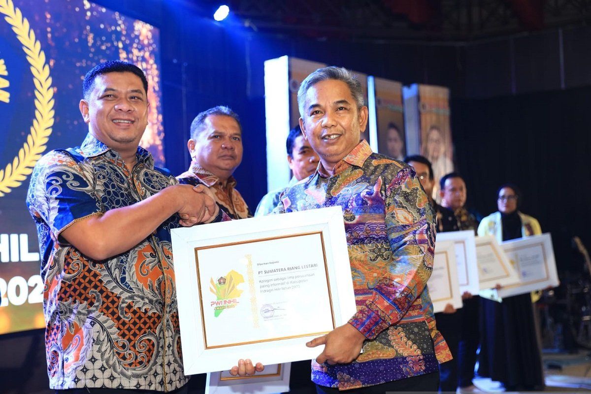 PT SRL terima anugrah PWI Inhil Award