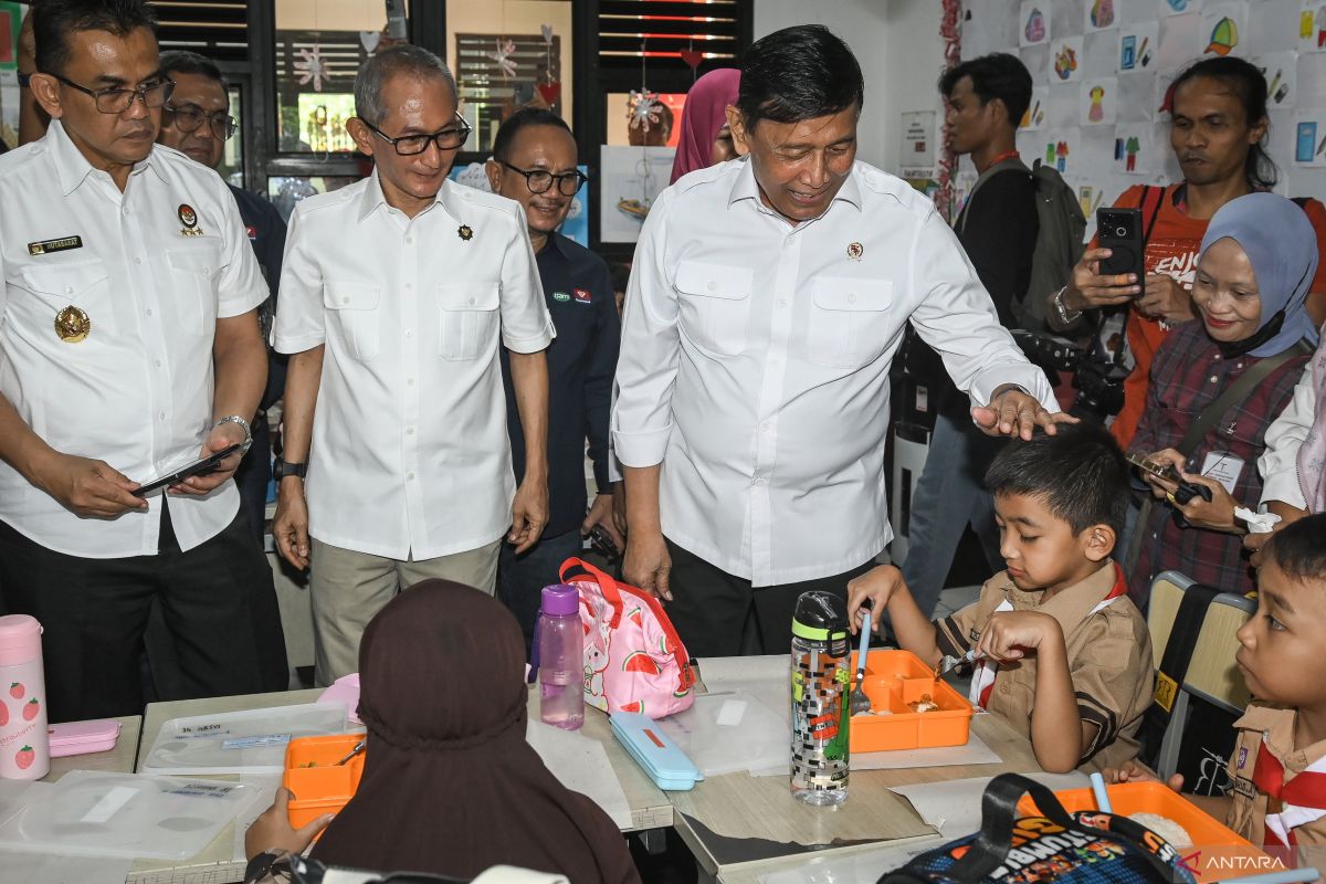 Wiranto: orang terlibat di program makan bergizi adalah pejuang sejati