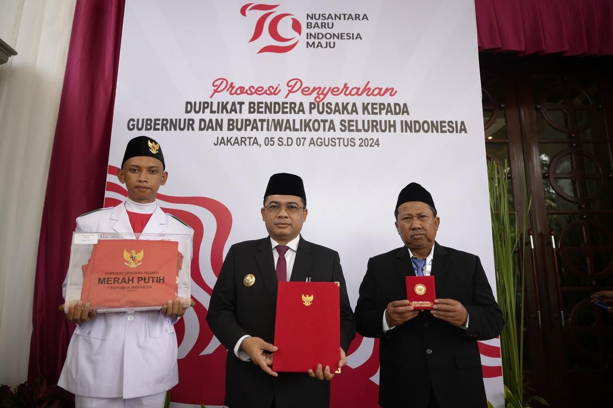 Pj Wali Kota Madiun terima duplikat Bendera Merah Putih dari BPIP