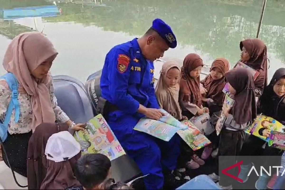 Ditpolairud Polda Banten gelar perpustakaan hingga klinik di pesisir