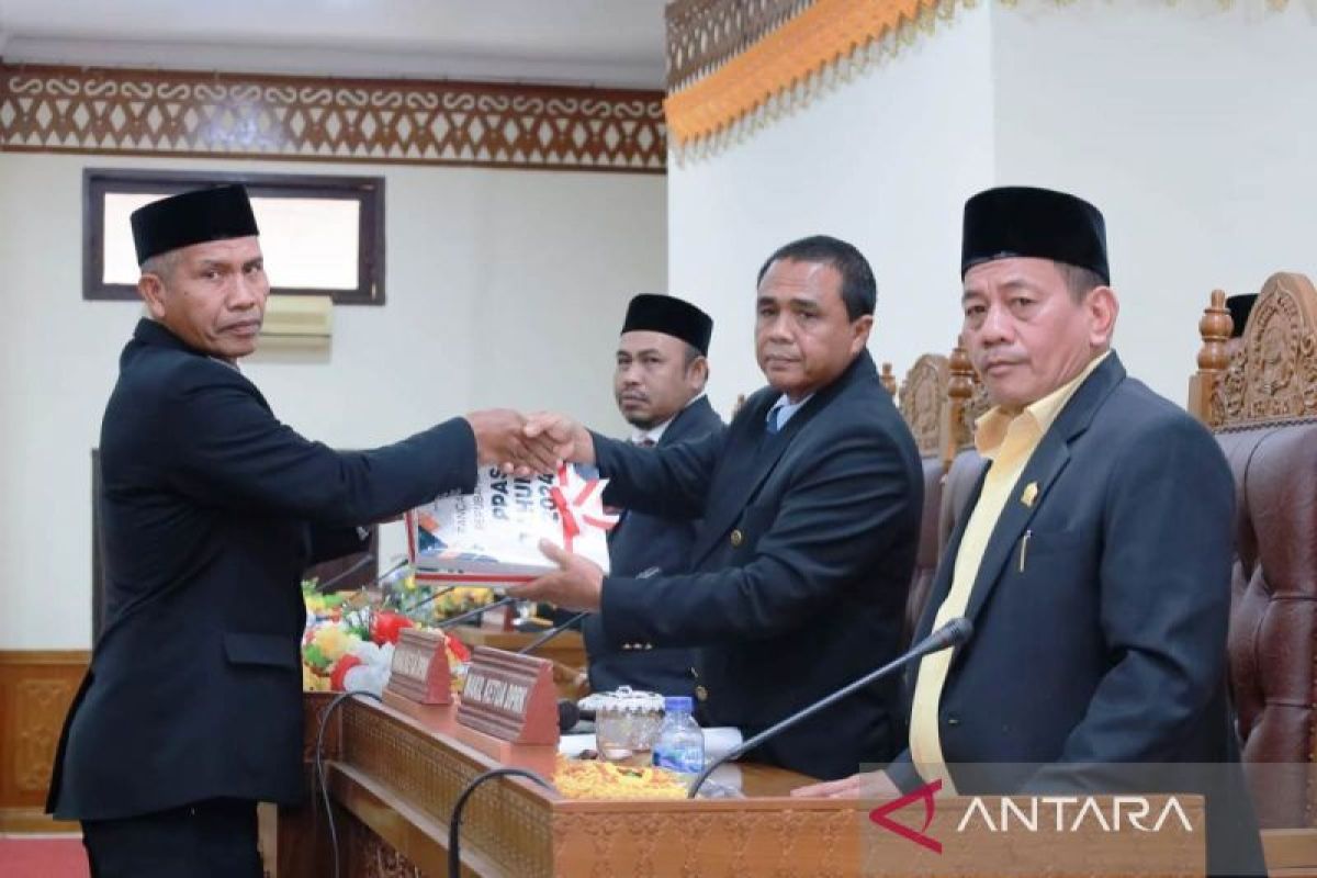 Pemkab Aceh Barat serahkan dokumen KUA-PPAS APBK-P 2024 ke DPRK
