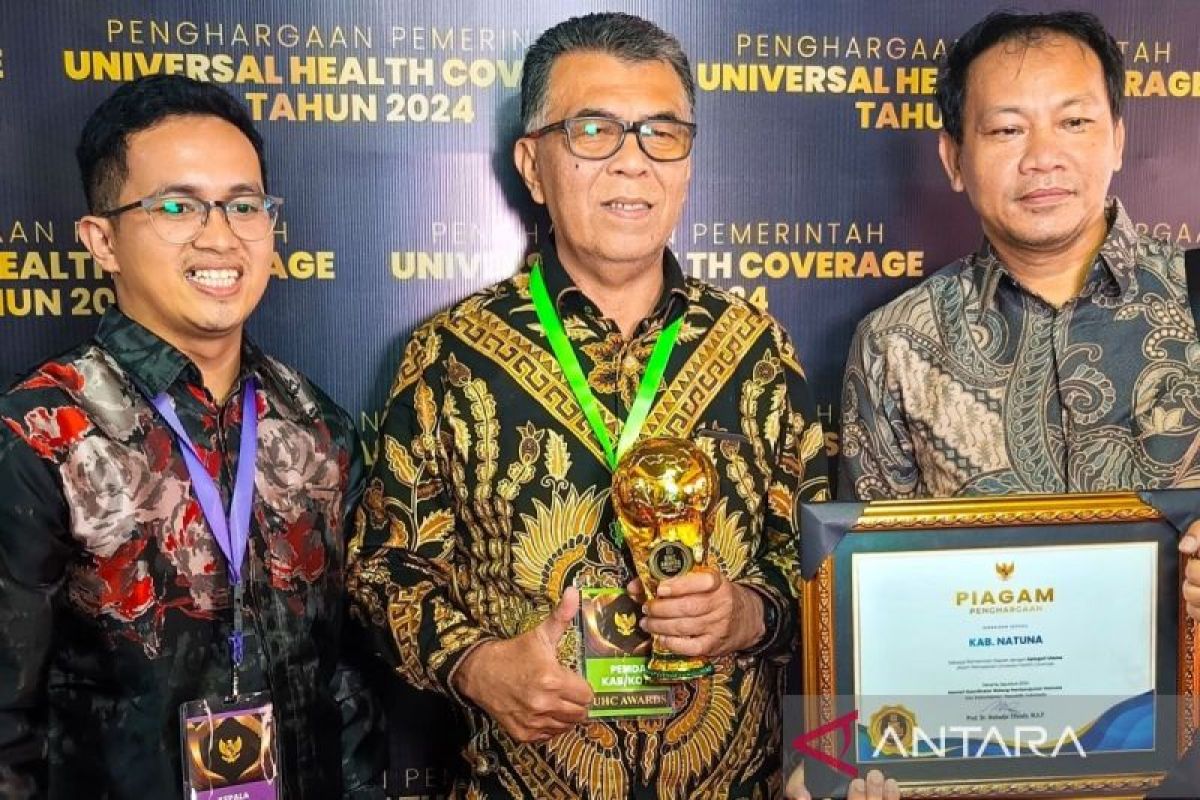 Pemkab Natuna terima penghargaan UHC dari BPJS Kesehatan