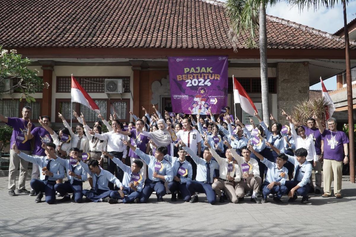 Kanwil DJP Bali beserta unit kerja serentak gelar Pajak Bertutur di 12 sekolah