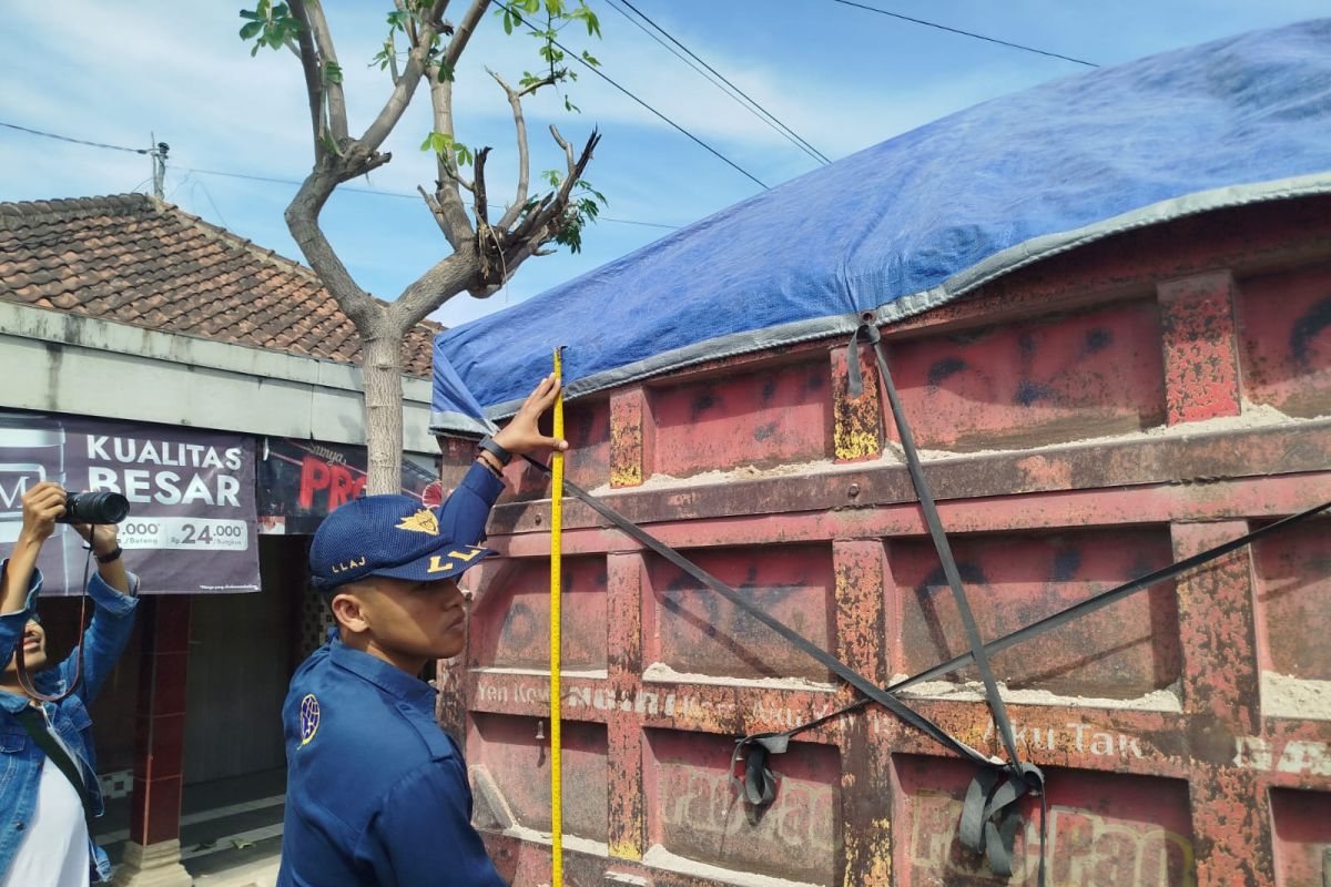 Dishub dan Satlantas Ponorogo razia kendaraan angkutan barang