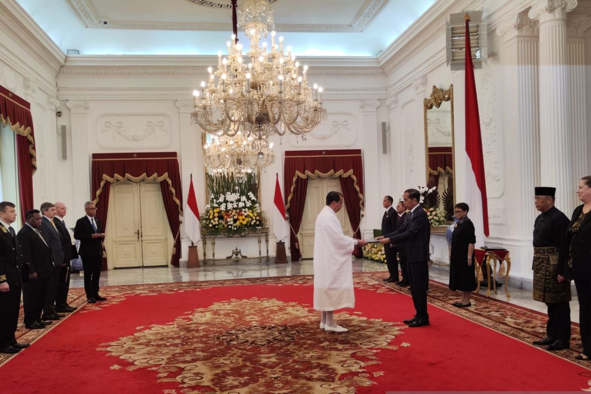 President Jokowi receives letters of credence from 10 ambassadors