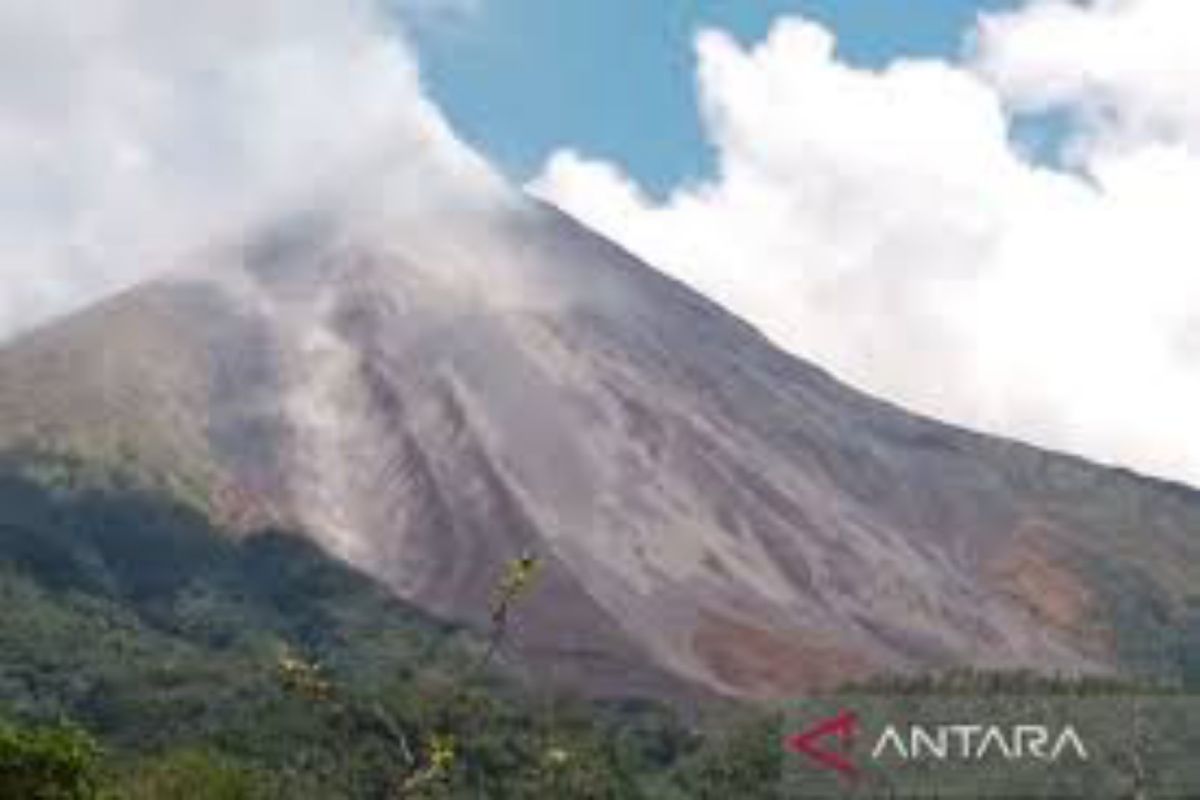 Badan Geologi mengimbau warga waspadai guguran lava Gunung Karangetang
