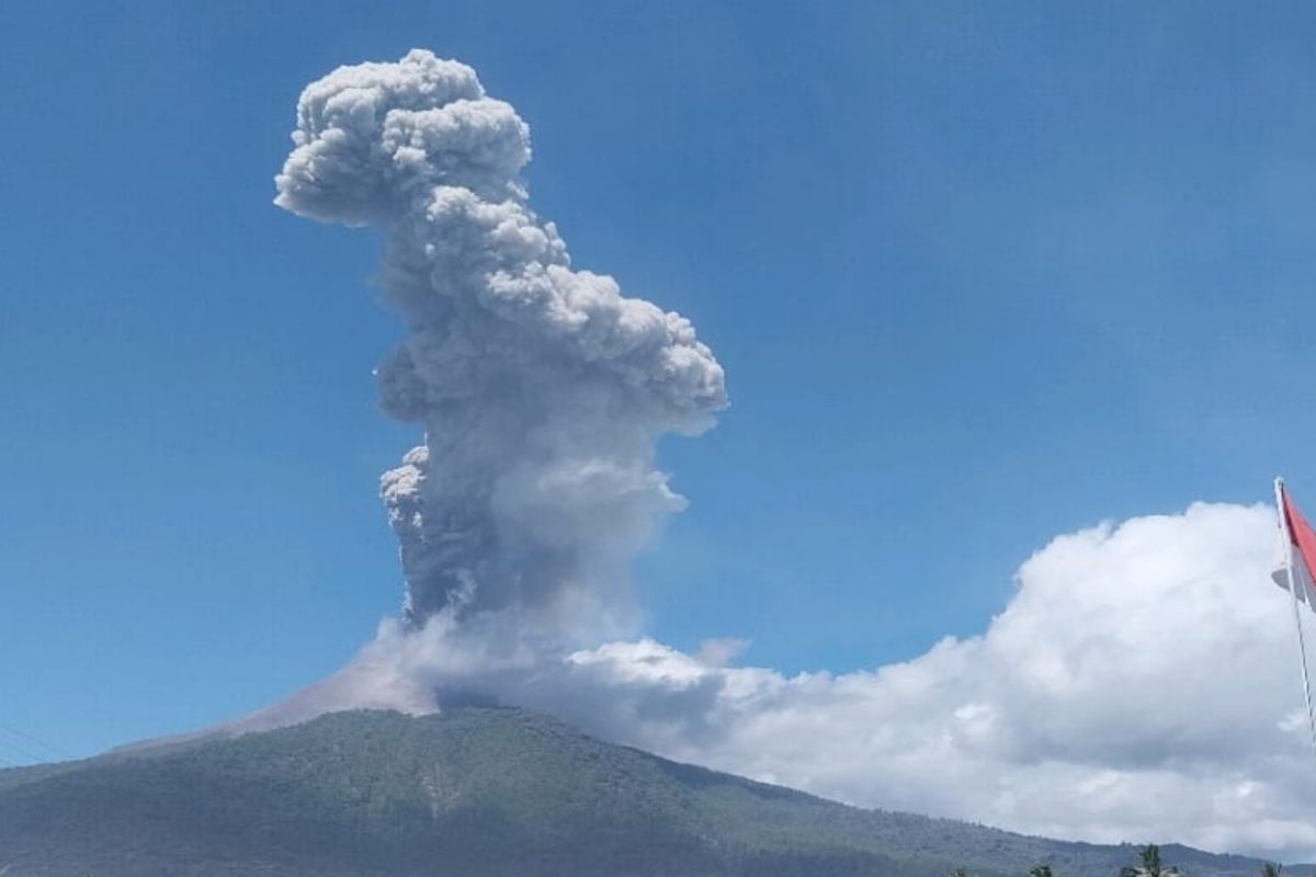 Waspada, aktivitas Gunung Lewotobi masih tinggi