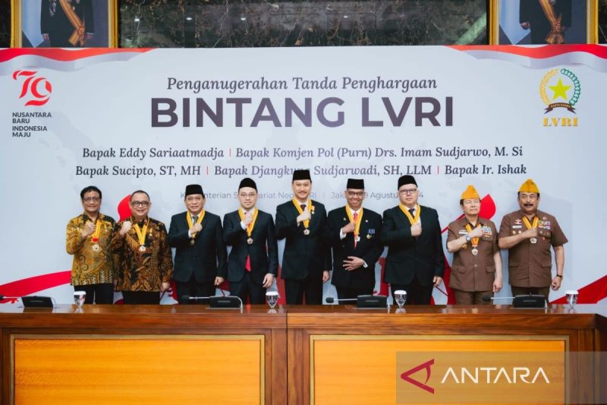 LVRI beri penghargaan Bintang LVRI untuk hakim pajak dan pengusaha