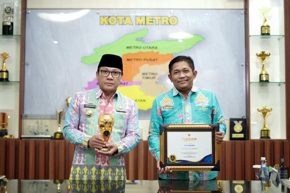 Pemkot Metro raih  UHC Award kategori utama