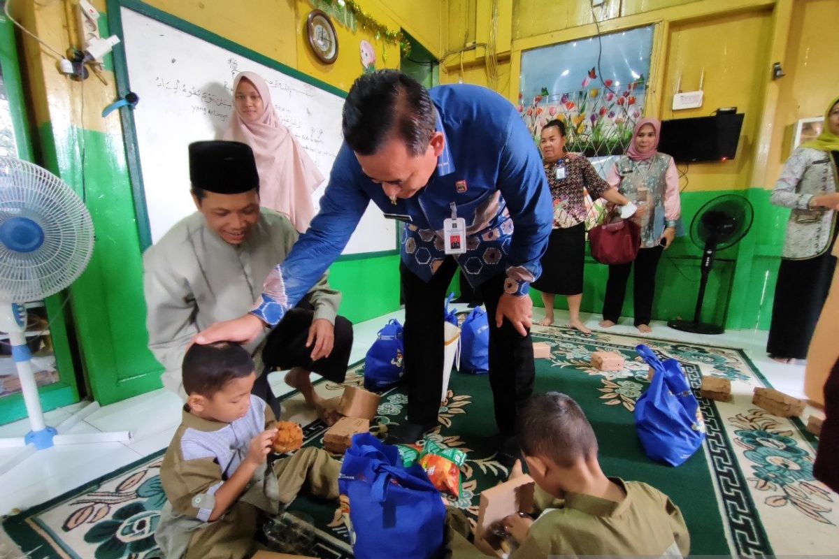 Kemenkumham Kalsel berbagi kebahagiaan di Panti Asuhan