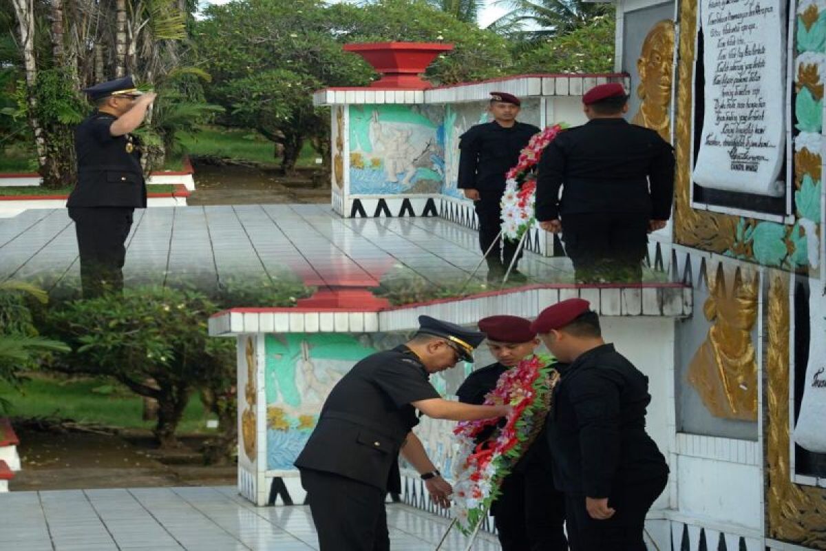 Kemenkumham Sulut gelar ziarah di TMP Kairagi peringati Hari Pengayoman ke-79