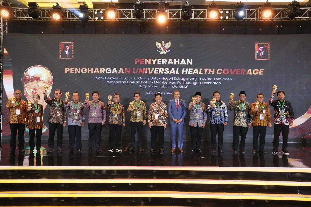 Provinsi Kalimantan Selatan raih penghargaan di UHC Award 2024