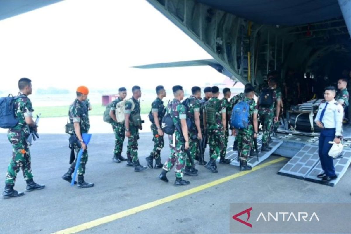 Petugas  upacara dari TNI AU berangkat ke IKN dari Lanud Halim