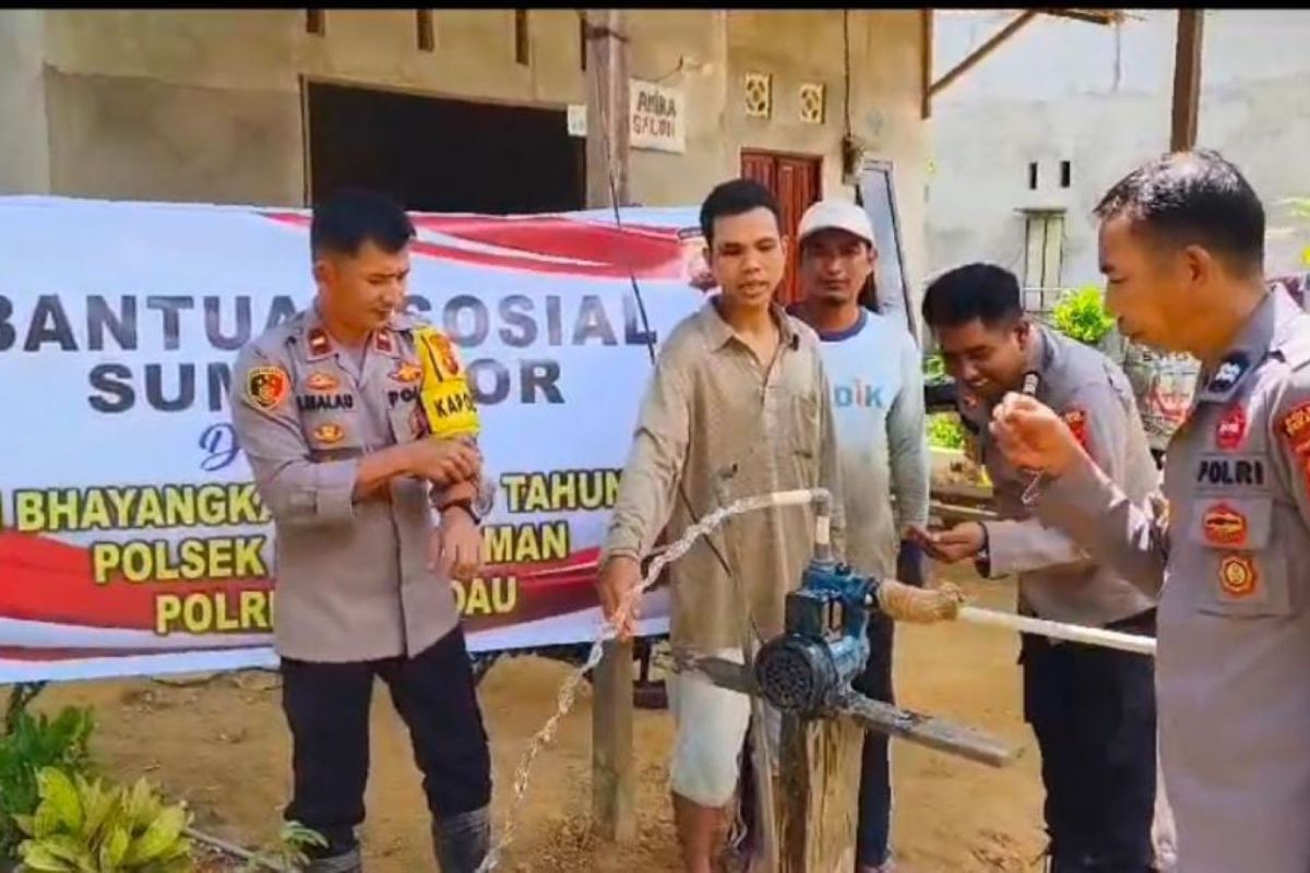 Polsek Nanga Taman salurkan bantuan sumur bor Desa Nanga Kiungkang