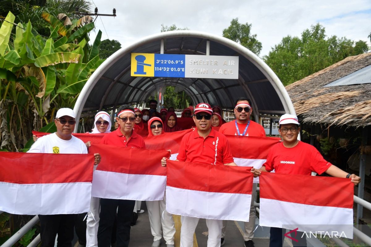 Banjarmasin bagikan ribuan bendera jelang HUT RI