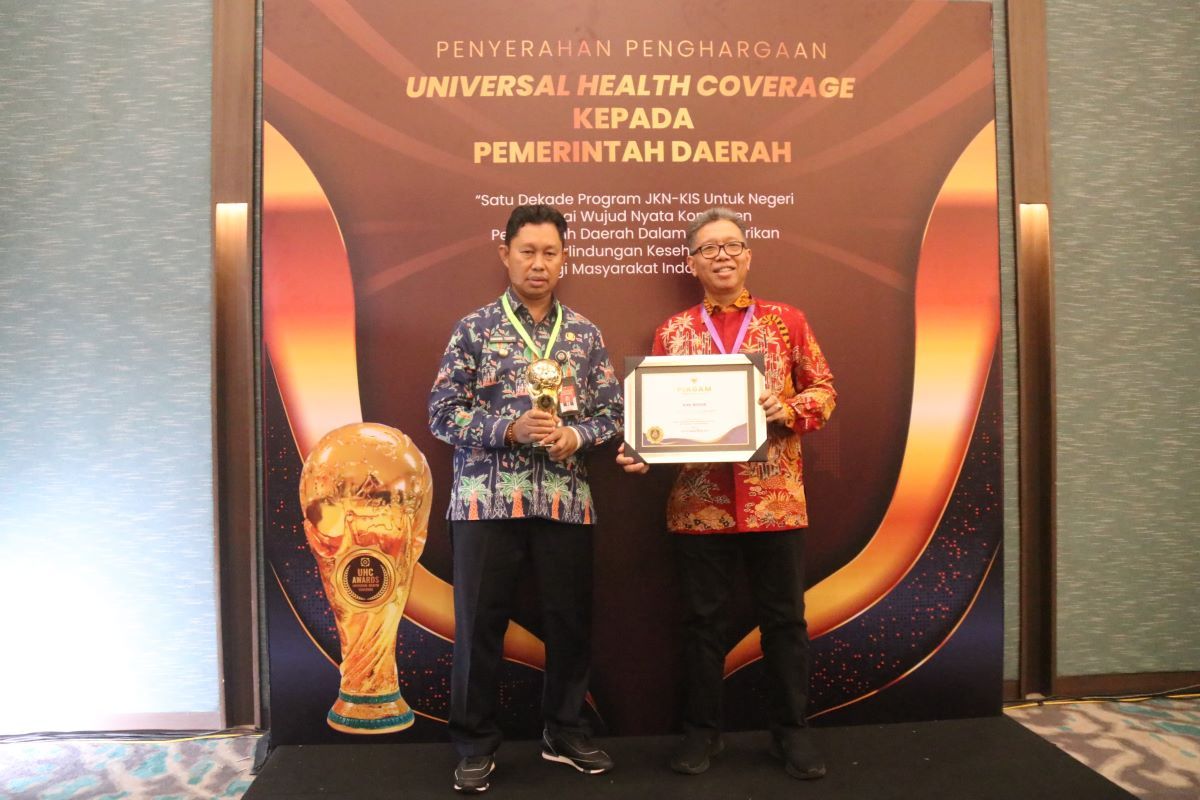 Pemkab Bogor raih penghargaan Universal Health Coverage