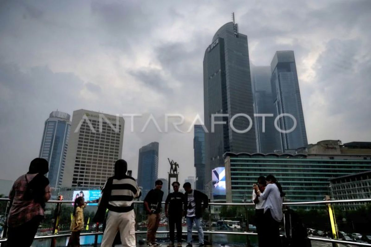 Surabaya Selasa ini berpeluang cuaca hujan ringan