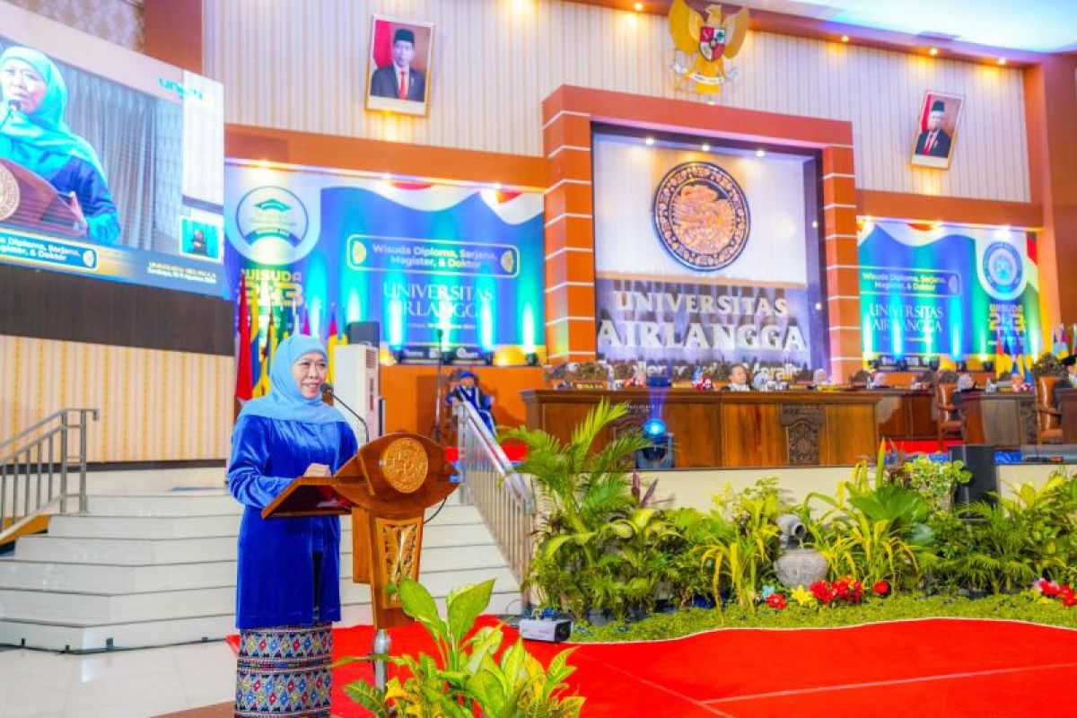 Khofifah ingatkan wisudawan Unair percepatan Indonesia Emas 2045